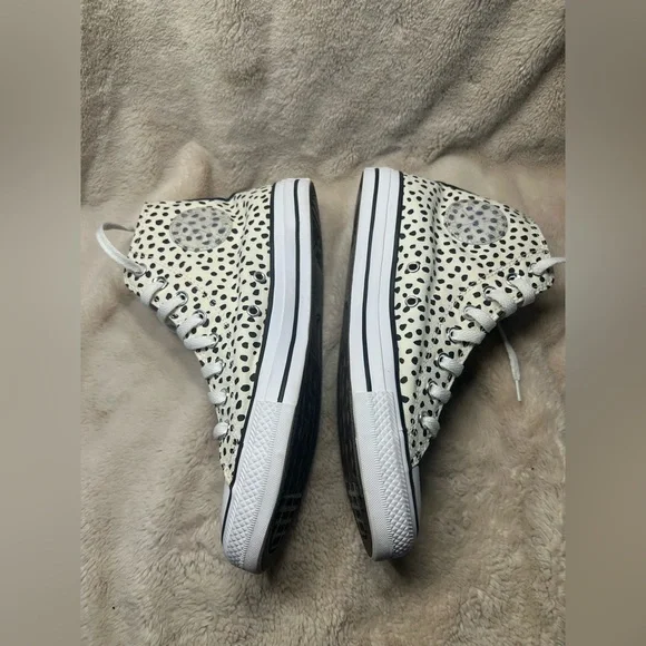 Converse high-top sneakers are the "Welcome to the Wild” womens size 10 - Picture 3 of 7